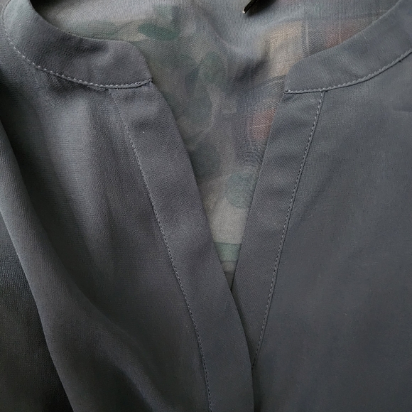 Banana Republic Sheer Blouse Long Sleeve Navy Women's Small S V-Neck Blouse Top - Picture 3 of 5